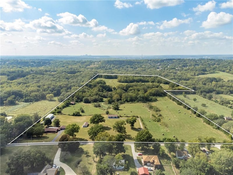 822 Dickinson Rd, Independence, MO 64050