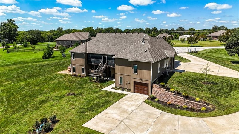 33412 Pinehurst Ln, Grain Valley, MO 64029