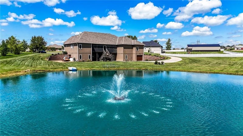 33412 Pinehurst Ln, Grain Valley, MO 64029