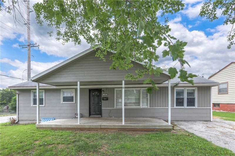 12809 Bowen St, Independence, MO 64055