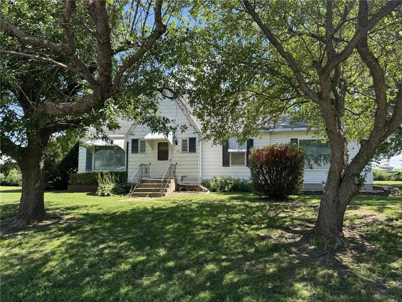 110 S Cherry St, Clearmont, MO 64431