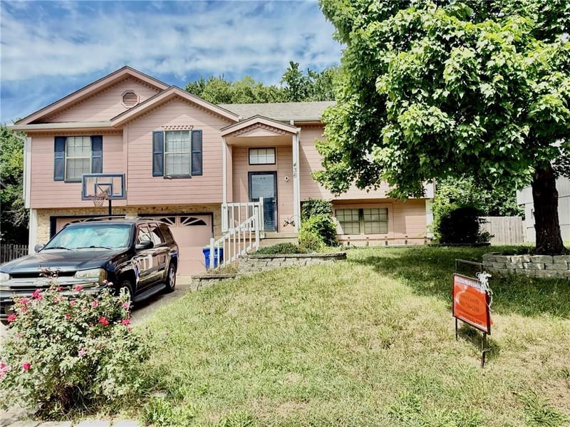 436 Ashton Dr, Lee's Summit, MO 64063