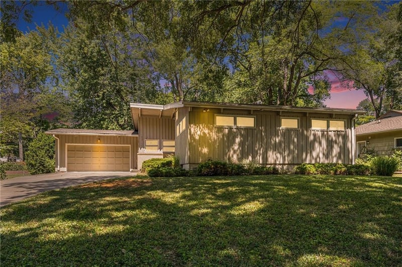 1100 88th St, Kansas City, MO 64114