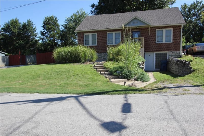 9809 25th St, Independence, MO 64052