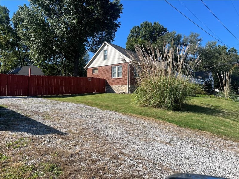 9809 25th St, Independence, MO 64052