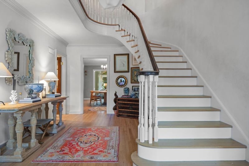 5353 Sunset Dr, Kansas City, MO 64112