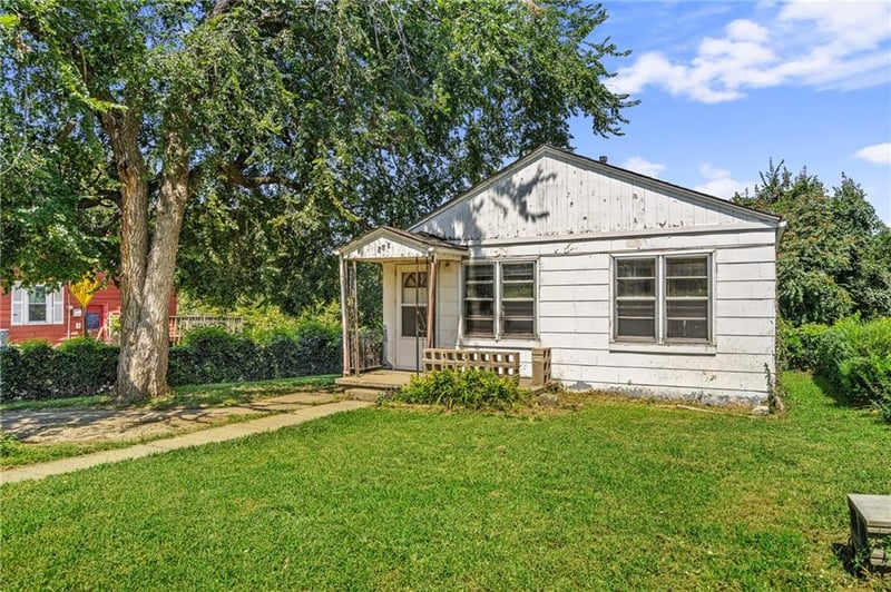888 Shawnee Rd, Kansas City, KS 66103