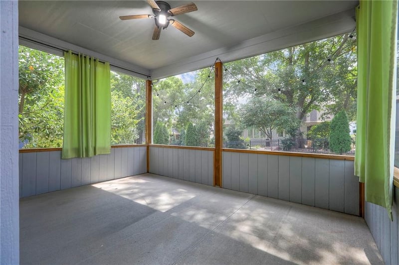 1305 Goshen Dr, Lee's Summit, MO 64064