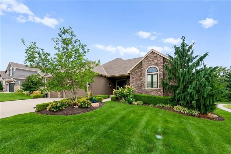 9801 152nd St, Overland Park, KS 66221