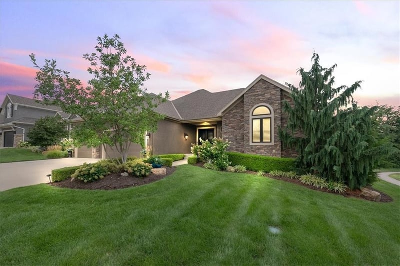 9801 152nd St, Overland Park, KS 66221