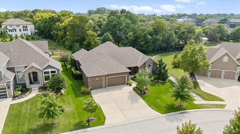 9801 152nd St, Overland Park, KS 66221