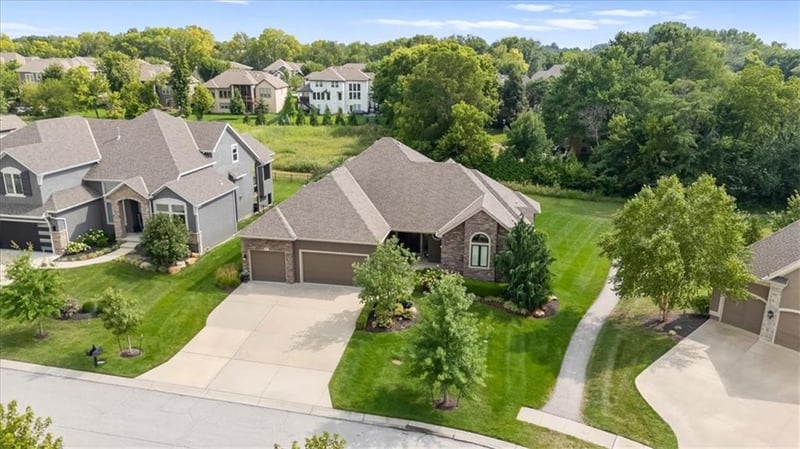 9801 152nd St, Overland Park, KS 66221