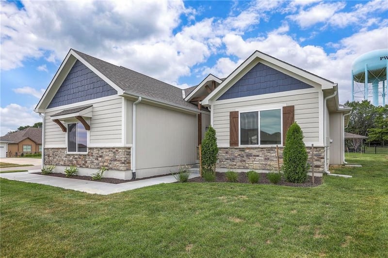 9301 Leviathan Ct, Lee's Summit, MO 64064