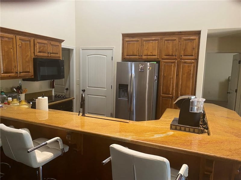22325 Cedar St, Tonganoxie, KS 66086