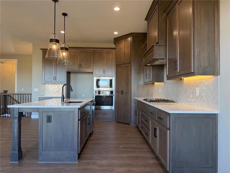 1136 SW Whitby Dr, Lee's Summit, MO 64083