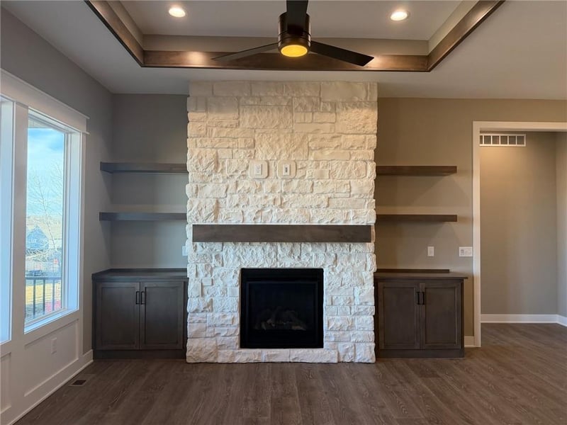 1136 SW Whitby Dr, Lee's Summit, MO 64083