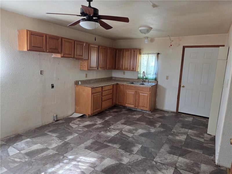 218 5th St, Cherryvale, KS 67335