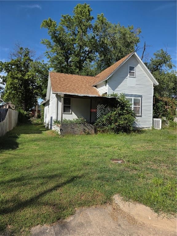 218 5th St, Cherryvale, KS 67335