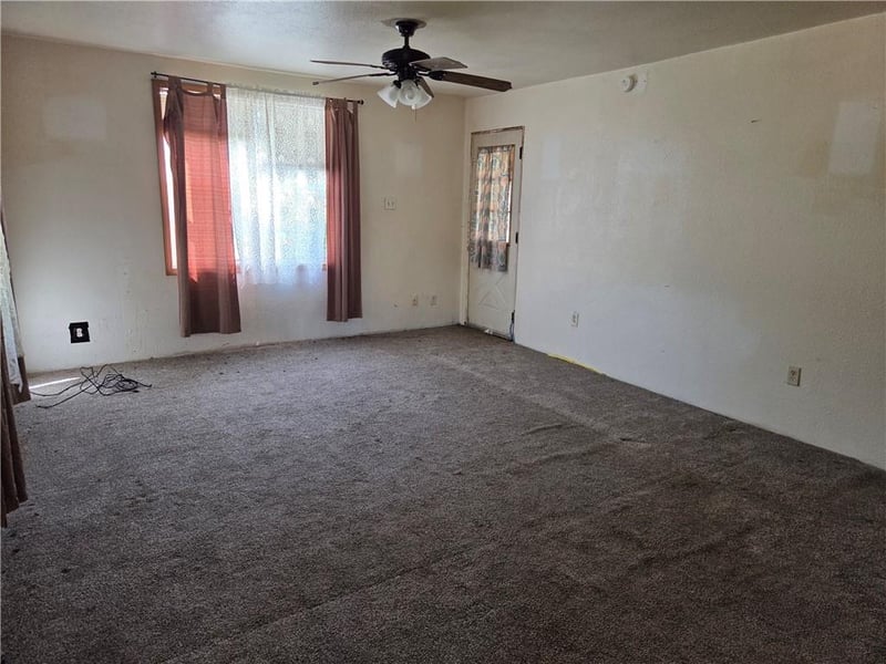 218 5th St, Cherryvale, KS 67335