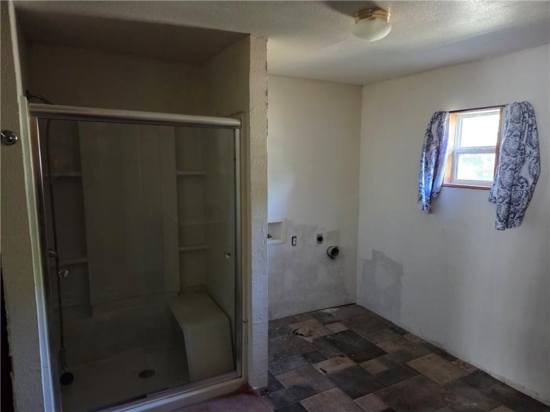 218 5th St, Cherryvale, KS 67335