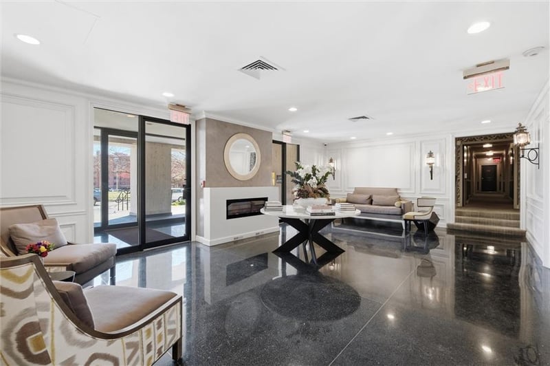 4740 Roanoke Pw #1104-1105, Kansas City, MO 64112