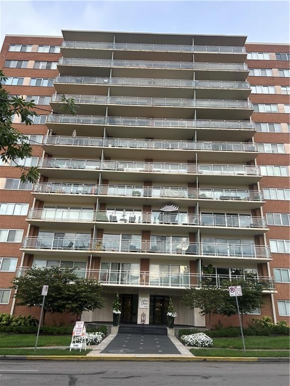 4740 Roanoke Pw #1104-1105, Kansas City, MO 64112