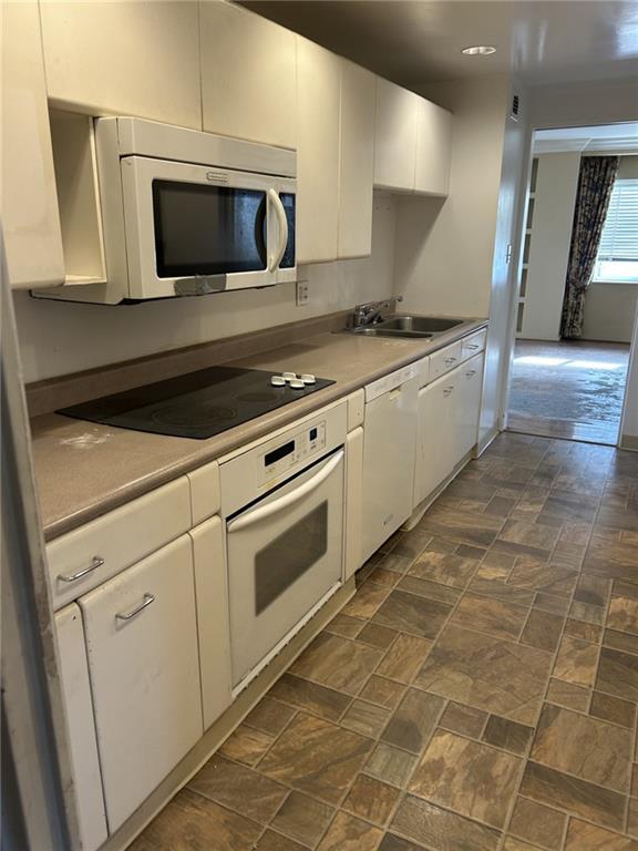 4740 Roanoke Pw #1104-1105, Kansas City, MO 64112