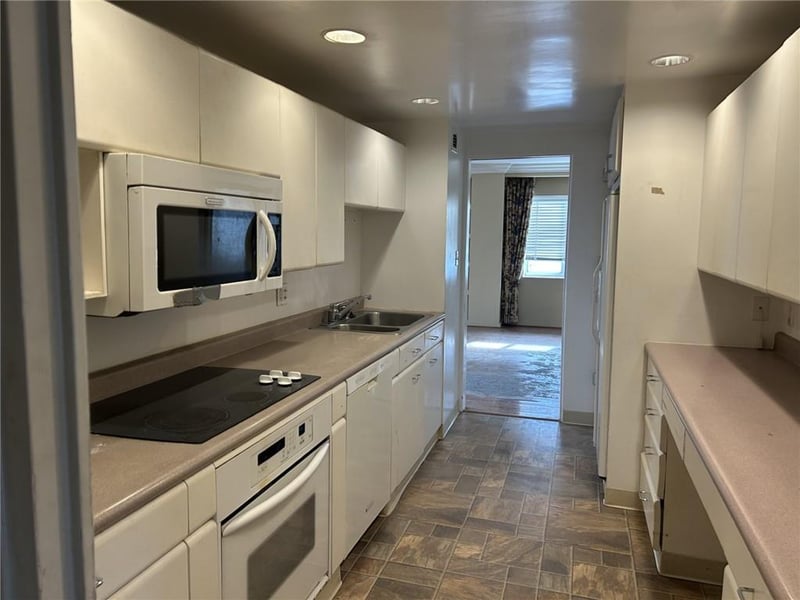 4740 Roanoke Pw #1104-1105, Kansas City, MO 64112