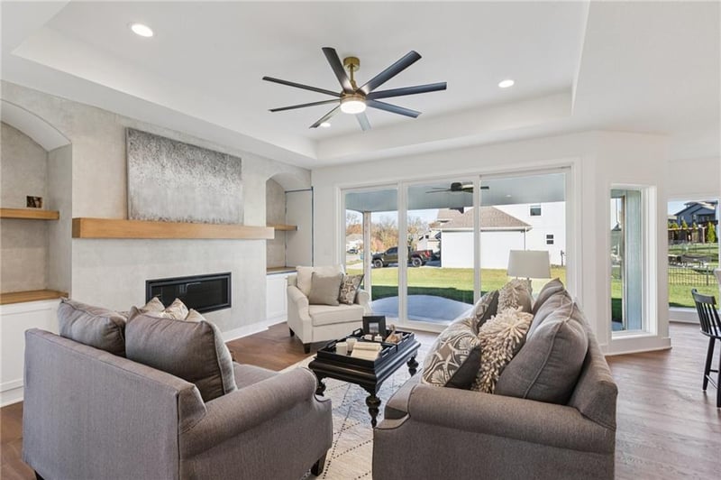 1836 Green Meadow Dr, Liberty, MO 64068