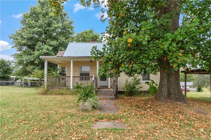 402 Pine St, Blackburn, MO 65321