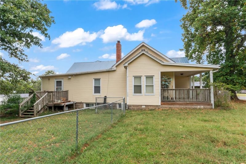 402 Pine St, Blackburn, MO 65321