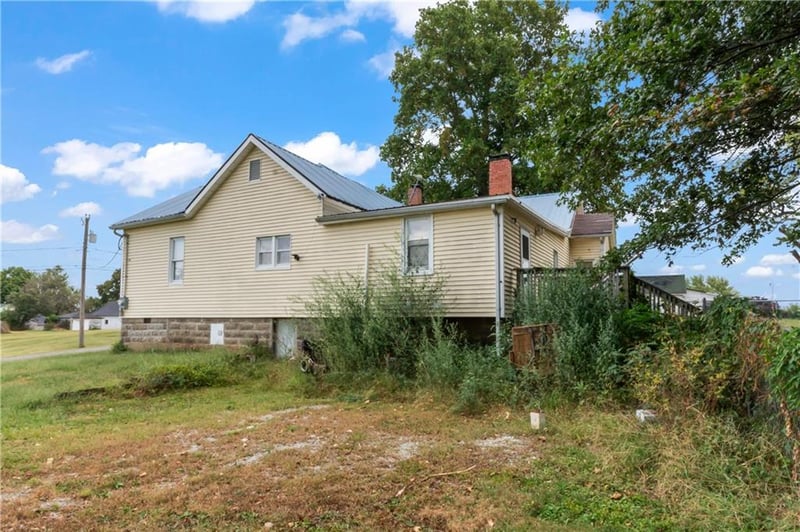 402 Pine St, Blackburn, MO 65321