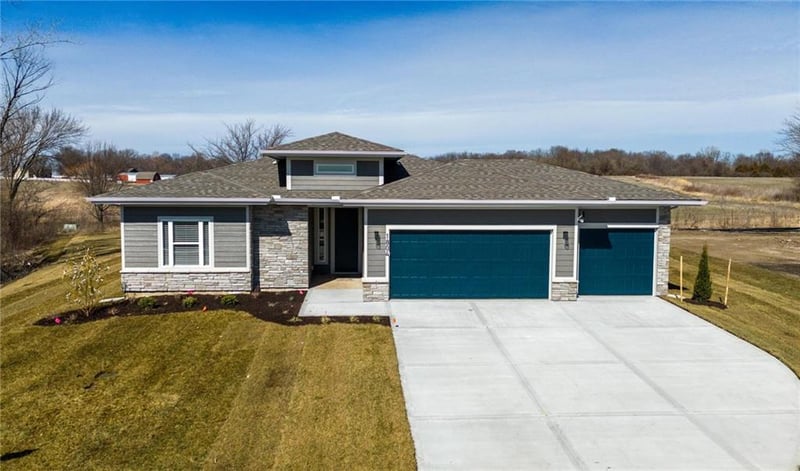 1804 Halls Creek Ave, Raymore, MO 64083