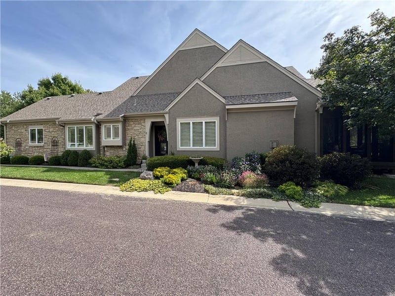 7842 156th Pl, Overland Park, KS 66223