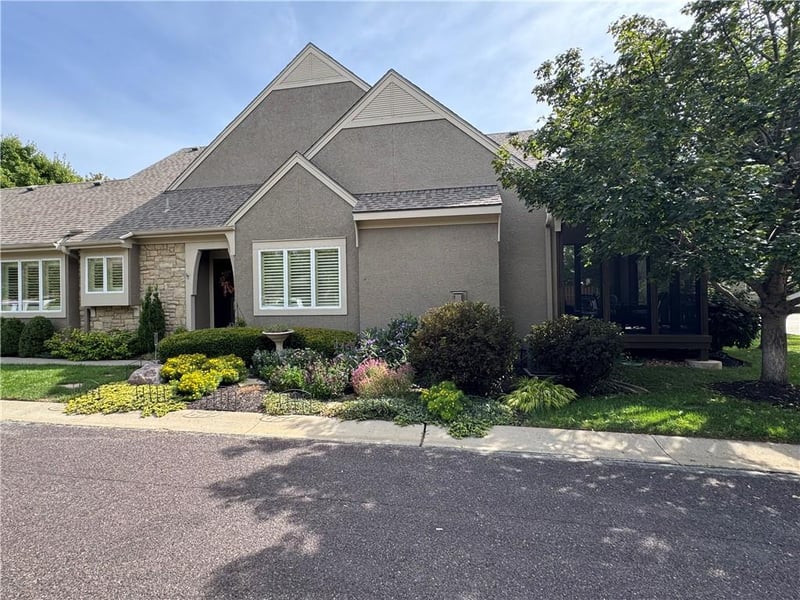 7842 156th Pl, Overland Park, KS 66223