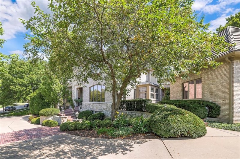 11425 Canterbury Cir, Leawood, KS 66211