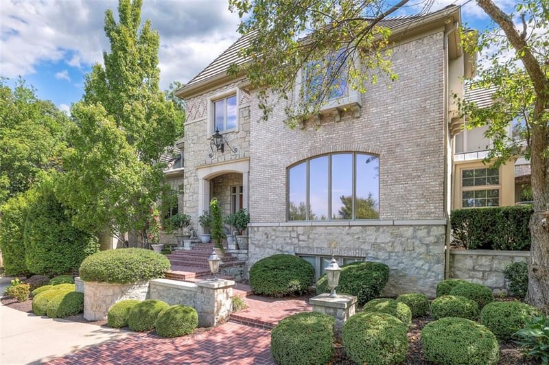 11425 Canterbury Cir, Leawood, KS 66211