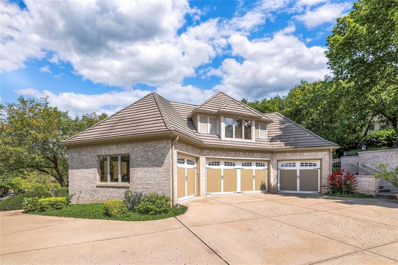 11425 Canterbury Cir, Leawood, KS 66211