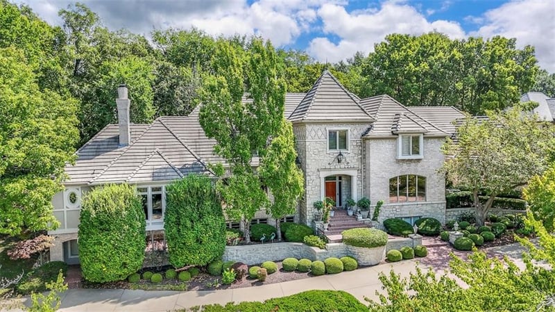 11425 Canterbury Cir, Leawood, KS 66211