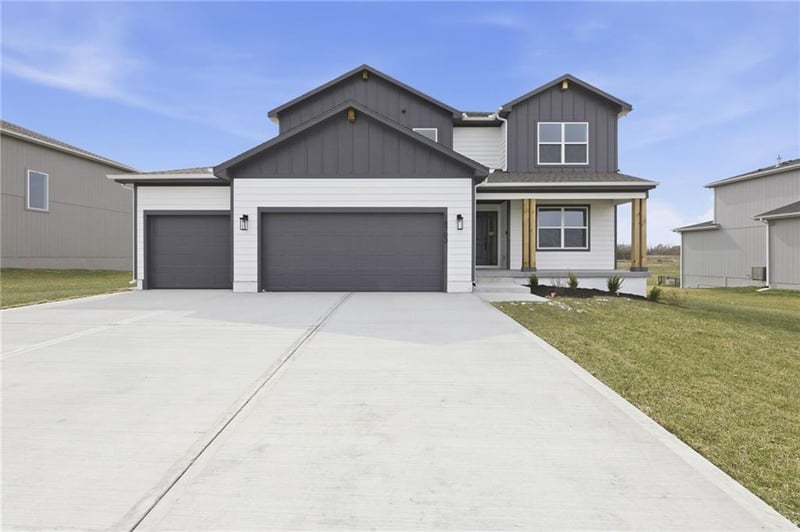 18703 193rd St, Spring Hill, KS 66083