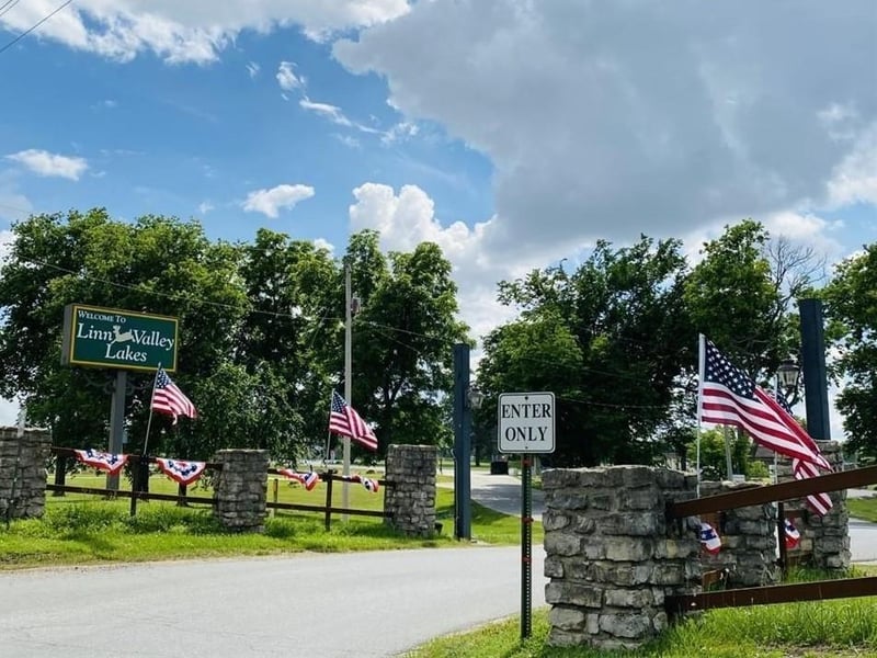 45 Holly Ln, Linn Valley, KS 66040