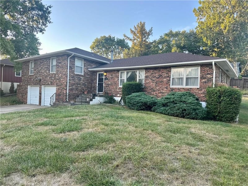 8714 E 58th St, Kansas City, MO 64129