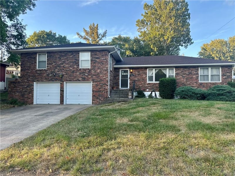 8714 E 58th St, Kansas City, MO 64129