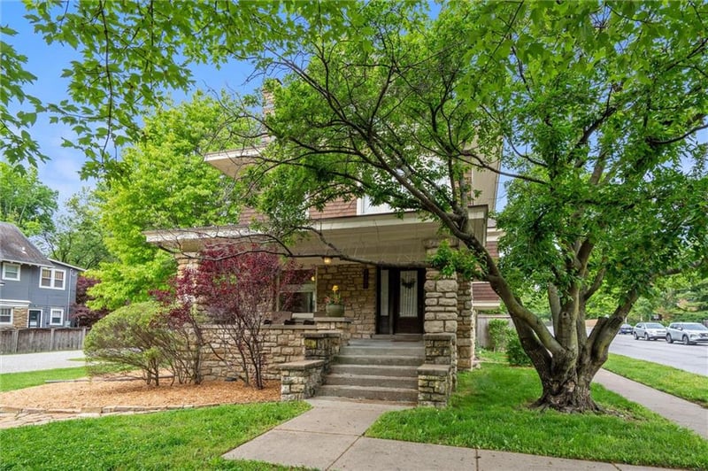 2301 Massachusetts St, Lawrence, KS 66046