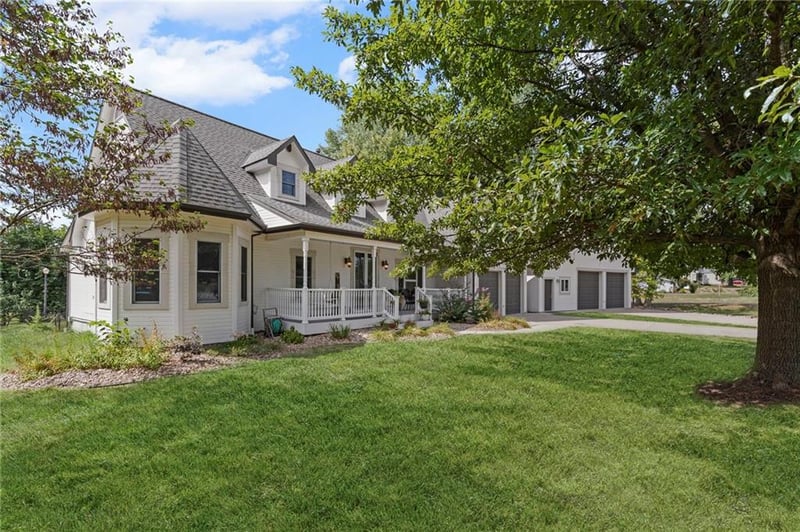 15869 150th St, Bonner Springs, KS 66012