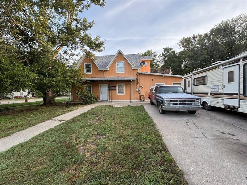 603 N 3rd St, Burlington, KS 66839