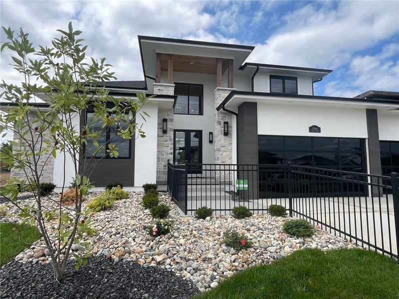 17016 Rosehill St, Overland Park, KS 66221