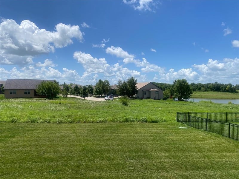 18637 193rd St, Spring Hill, KS 66083