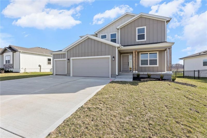 18637 193rd St, Spring Hill, KS 66083