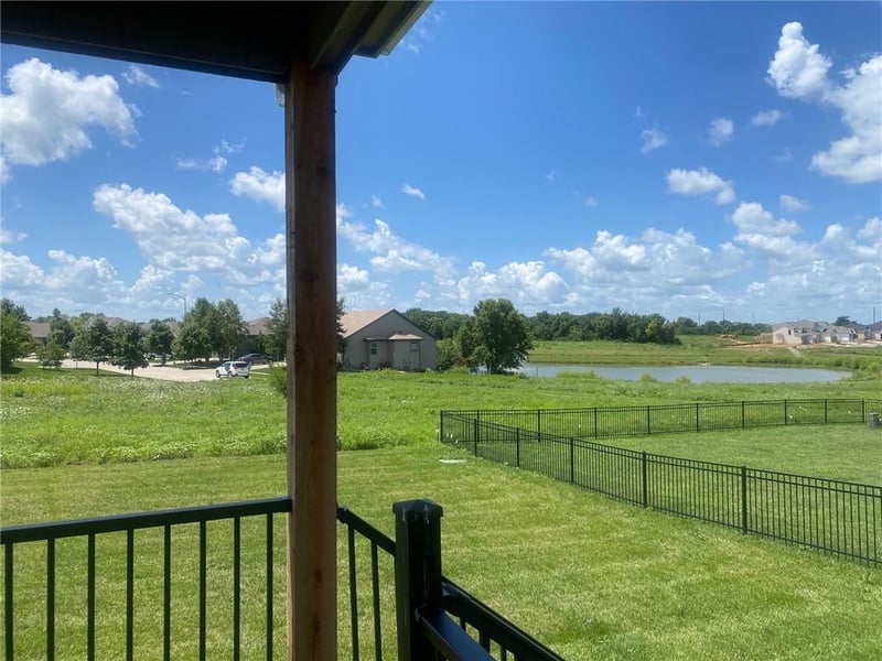 18637 193rd St, Spring Hill, KS 66083